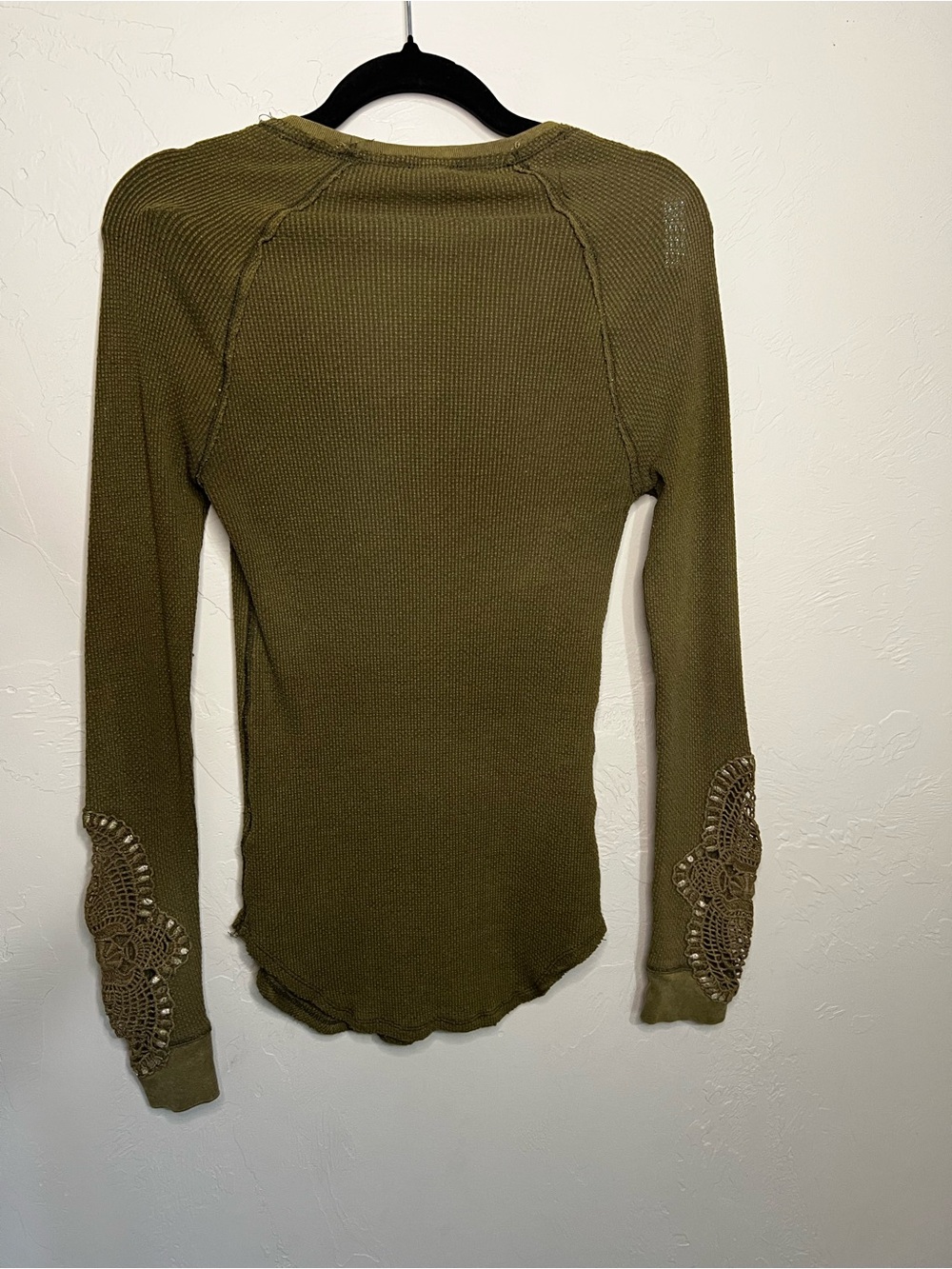 We The Free Free People Synergy Cuff Army Green Thermal Boho Western Crochet - Picture 8 of 8